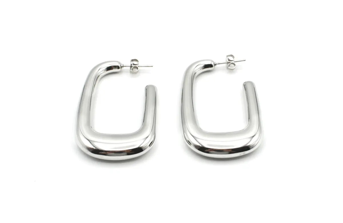 Pendientes Sunlight plateados en acero inoxidable hipoalergénico, diseño rectangular, cierre a presión tipo mariposa.-DELACABRA