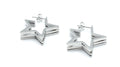 Pendientes Wish acero inoxidable plateado vista lateral, estrella abierta con mucha luminosidad que aporta el diseño moderno y de vanguardia, ligeros, hipoalergénicos. - DELACABRA
