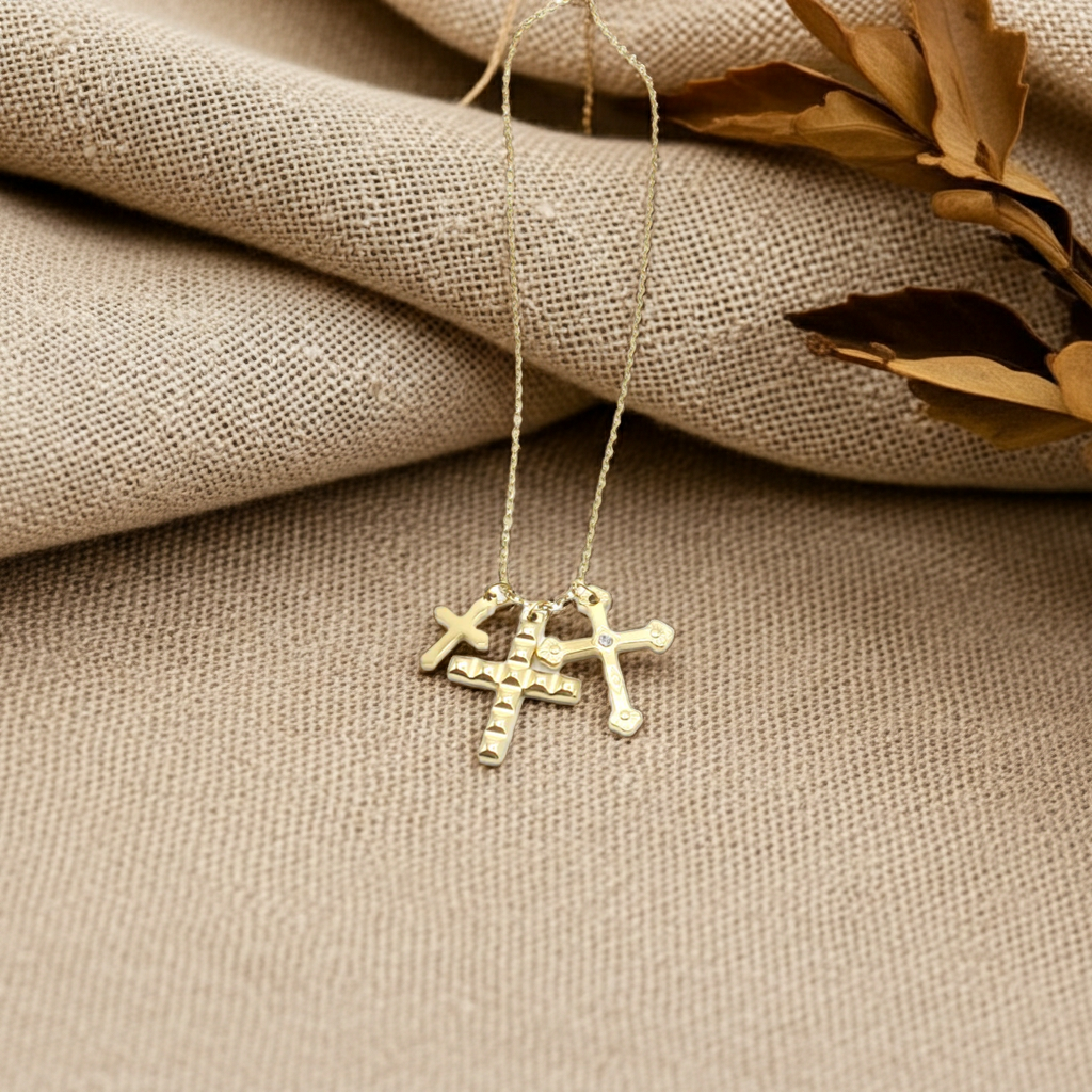 Collier à plusieurs croix