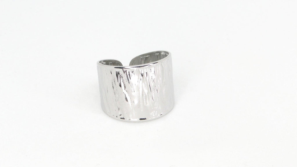 Anillo plateado Gala de acero inoxidable para mujer, joya ajustable con diseño moderno y textura martillada